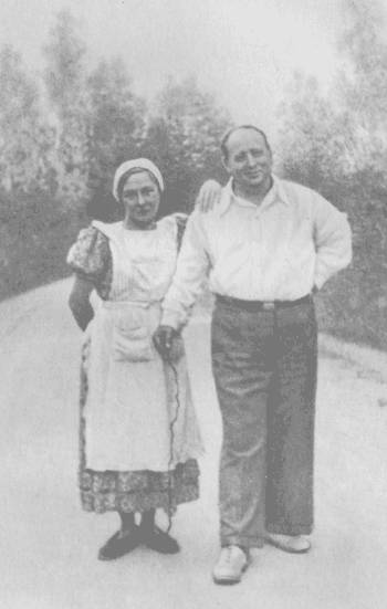 О. Ф. Берггольц и Е. Л. Шварц. 1956-1957 гг. Комарово.jpg