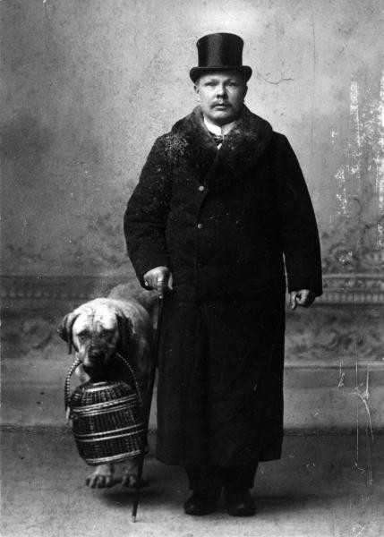 Й.Грёнроос-ст. и пес Феликс 1903г..jpg