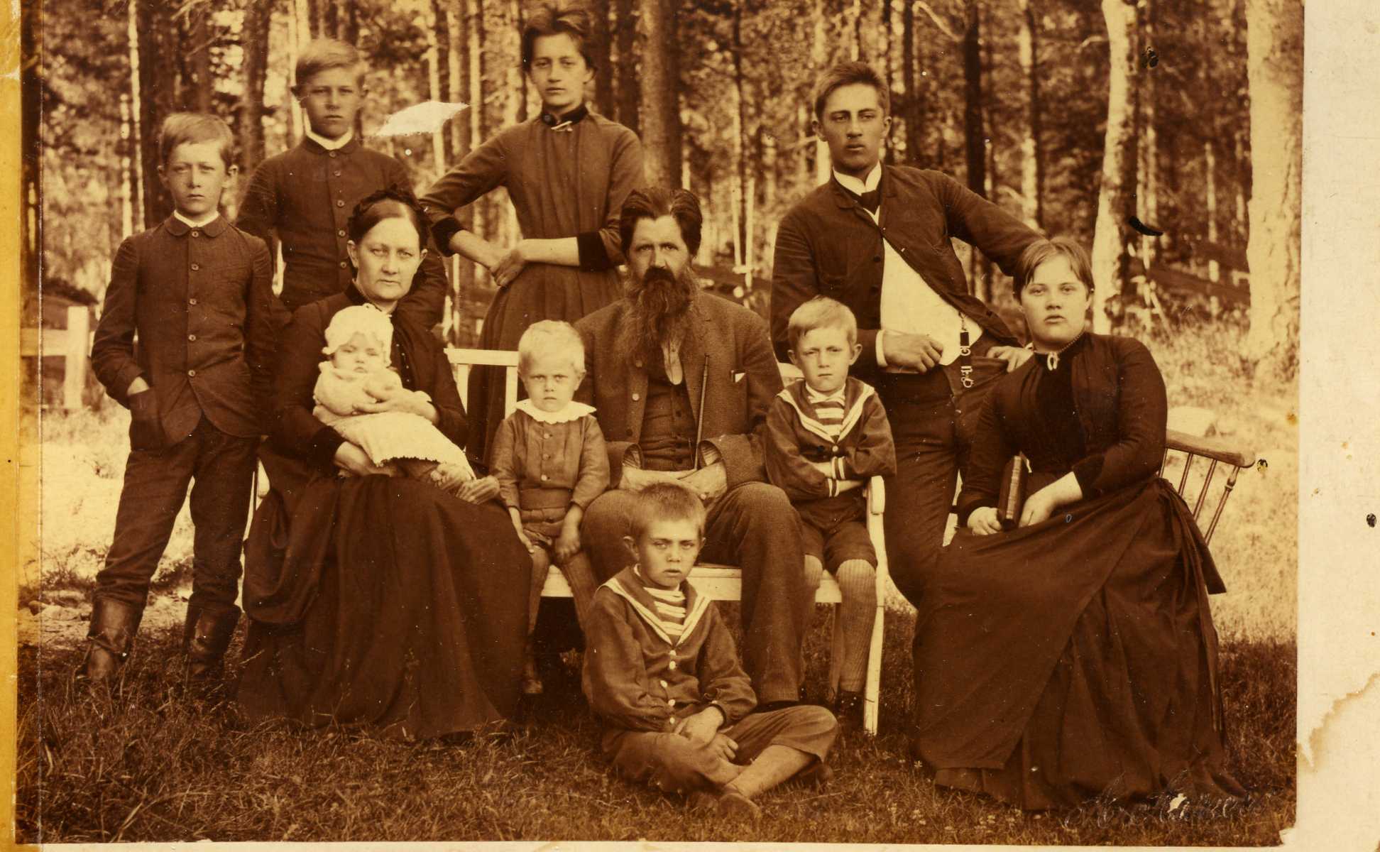 Ило Шрёдер  слева. родители и братья-сестры ок.1885.jpg