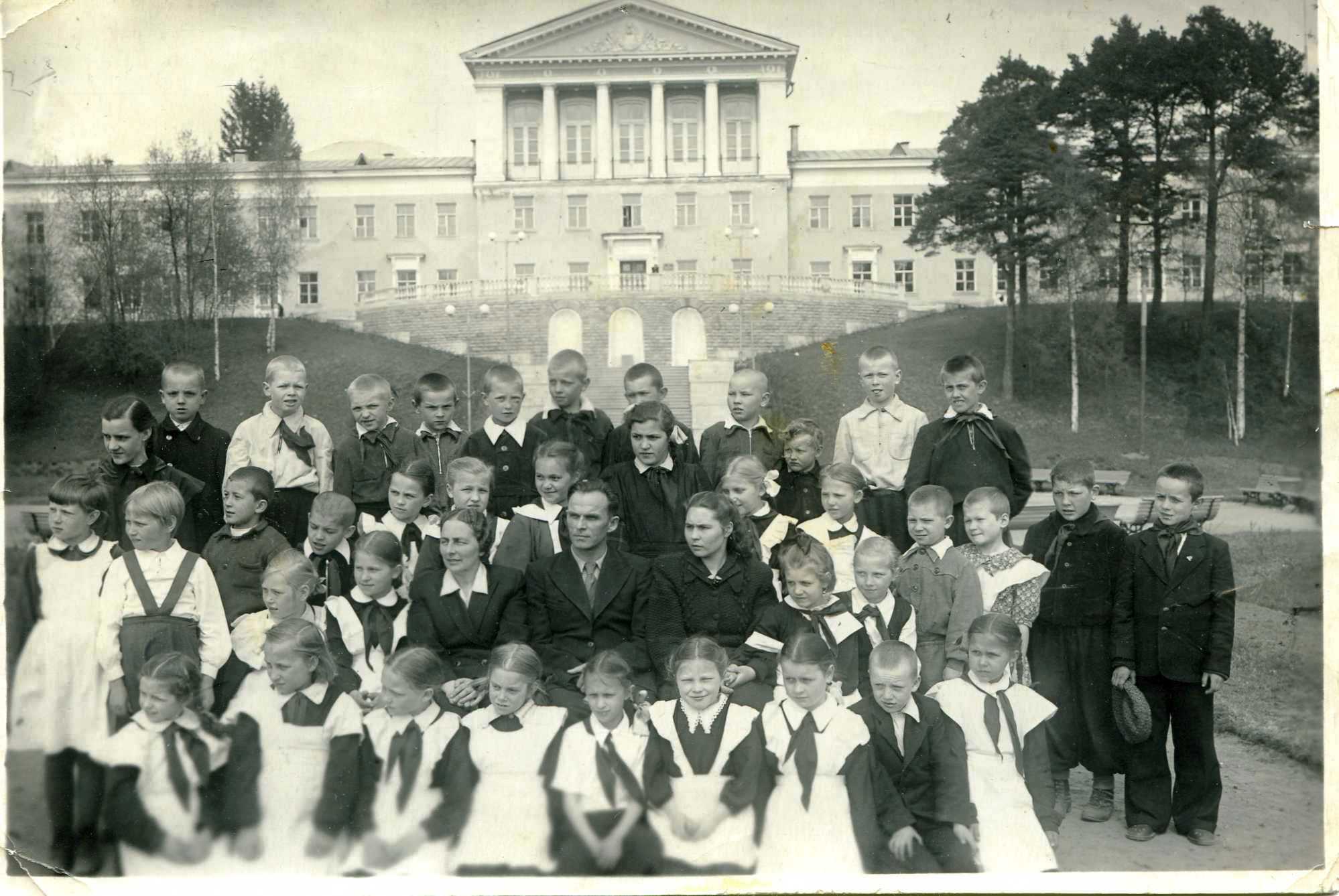 школа 445 1957год.jpg