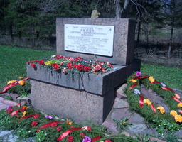 004 Памятник Ушкову