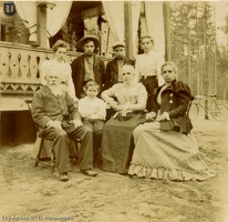 На даче в Усикирке, примерно 1900. 