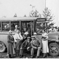 03 Перед автобусом слева Тааветти Руси с женой,  2-й справа Абель Руси