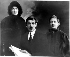Чуковский с женой и сыном Николаем